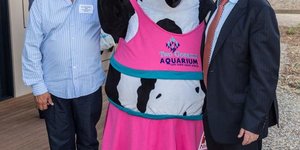 Wilfred Chivell and Samantha, the Two Oceans Aquarium Penguin mascot with Minister Derek Hanekom